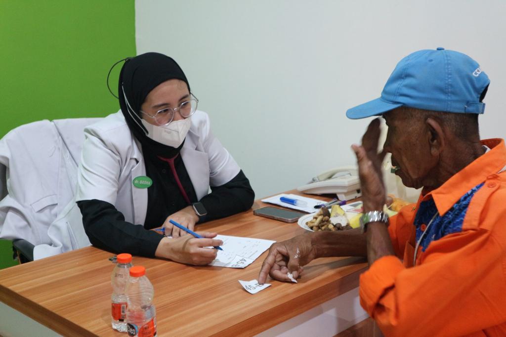 Lebih Dekat ke Masyarakat, Klinik Pratama Ciremai Sehati dan Klinik MataQu Cirebon Gelar Baksos 