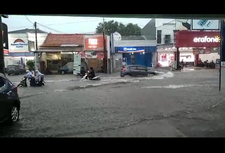 Kota Cirebon Hujan Deras, Sempat Muncul Genangan di  Sejumlah Ruas Jalan