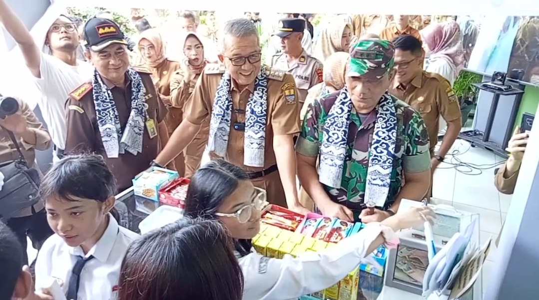 Beri Edukasi Antikorupsi Sejak Dini, SMP Negeri 5 Kota Cirebon Resmikan Kantin Kejujuran