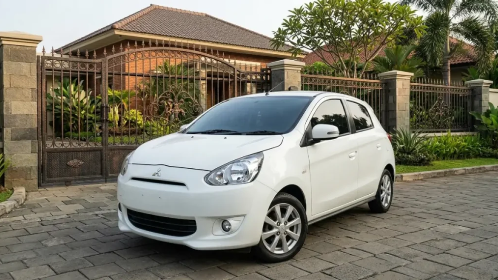 Mitsubishi Mirage Exceed 2016 Bekas, Hatchback Compact dengan CVT, FWD, 5 Kursi dan Head Unit Double DIN