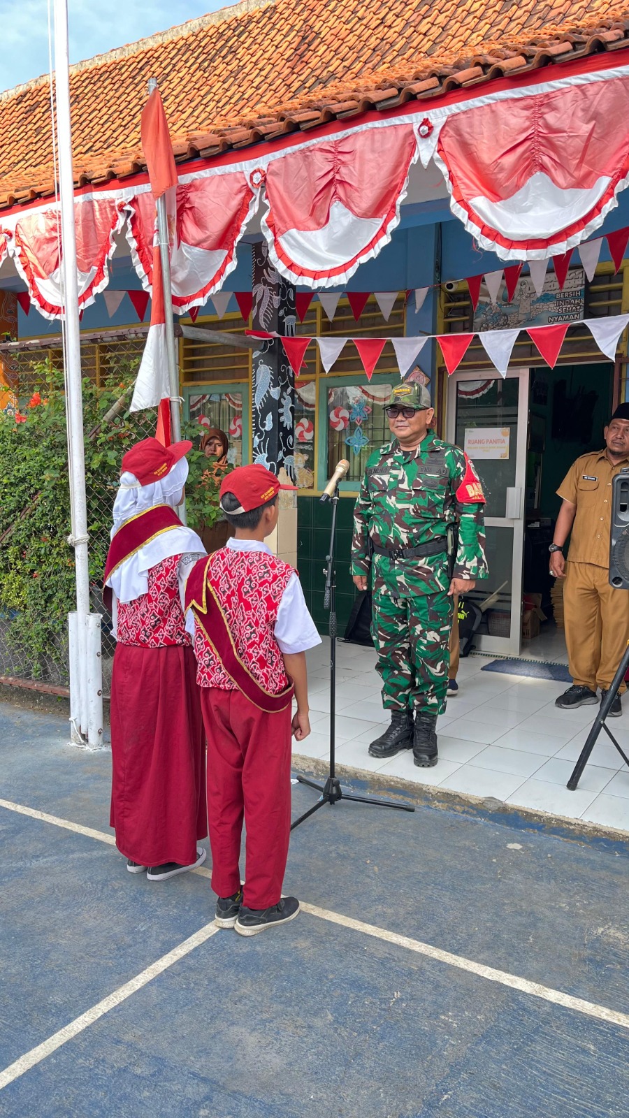 Babinsa Argasunya Jadi Pembina Upacara di SDN Kedung Krisik, Ingatkan Siswa Hindari Perundungan
