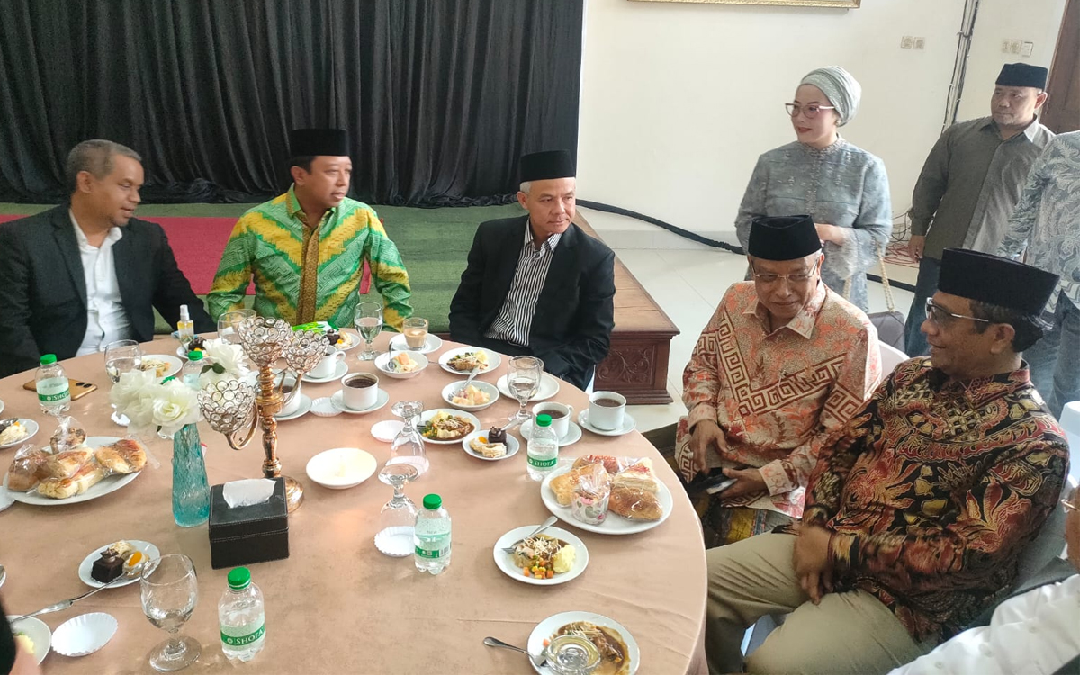 Ganjar Pranowo dan Mahfud MD Perkawinan Politik di Cirebon, RGP: KUA-nya di Kempek