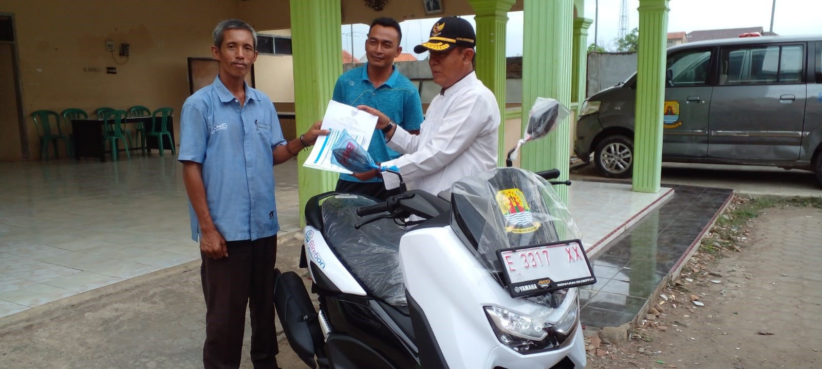 Bupati Imron Bagikan Motor Dinas untuk Kuwu