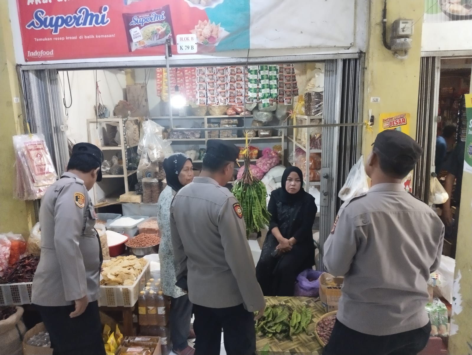 Cek Harga Sembako, Kapolsek Blusukan ke Pasar Tradisional