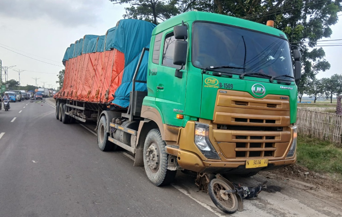 Tragis! Pengendara Motor Tewas Usai Hindari Jalan Berlubang di Jalur Pantura Indramayu