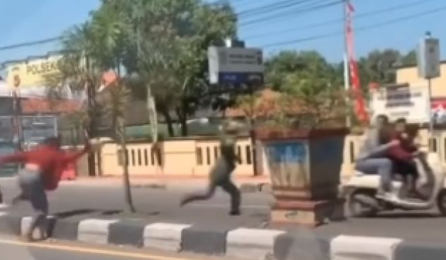 Tawuran di Depan Polsek Weru, Pelaku Janjian Lewat WA