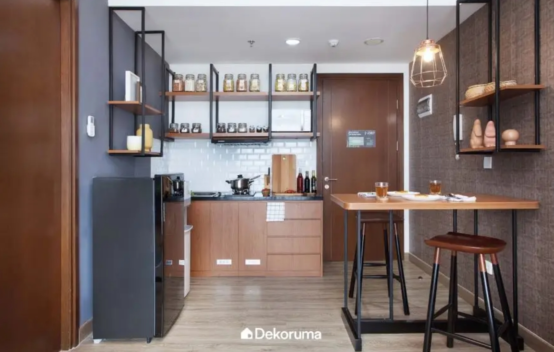 Dapur Gaya Industrial: Kitchen Set Modern dengan Nuansa Urban Khas