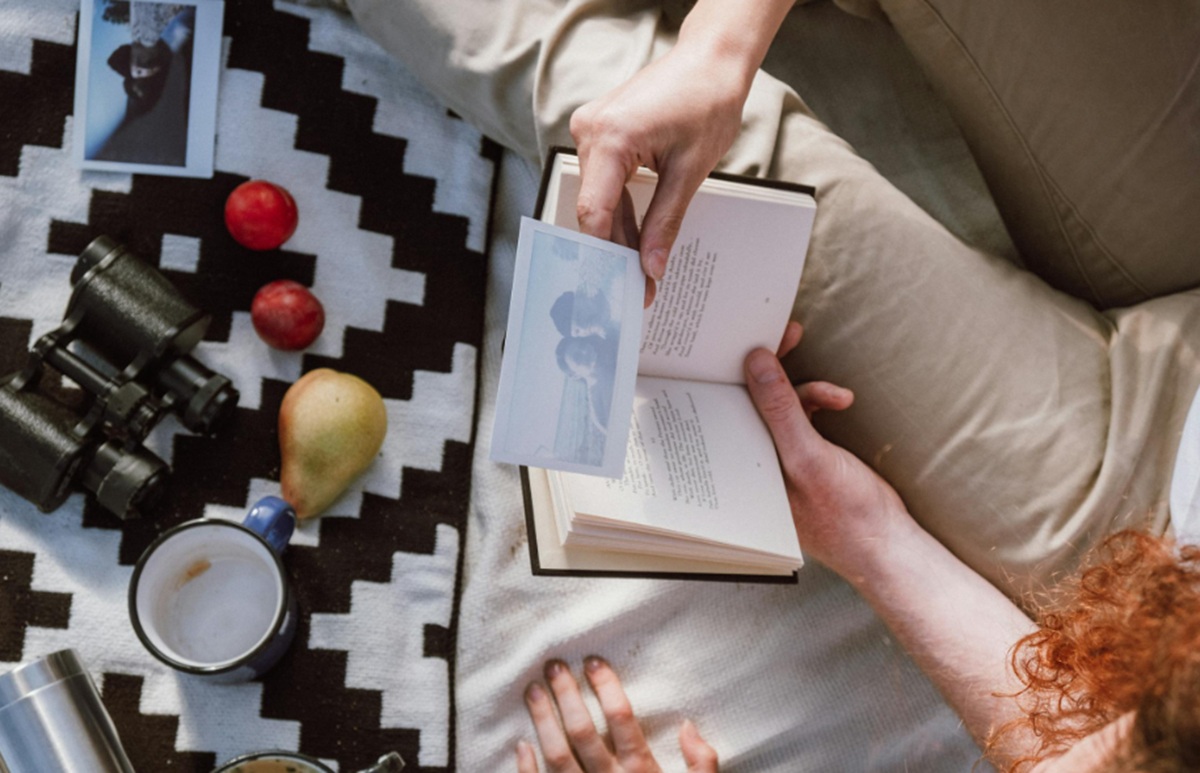 Abadikan Momen Kapan Saja, Ini Dia 3 Prompt Gemini AI Cara Bikin Foto Polaroid Aesthetic Bareng Pasangan