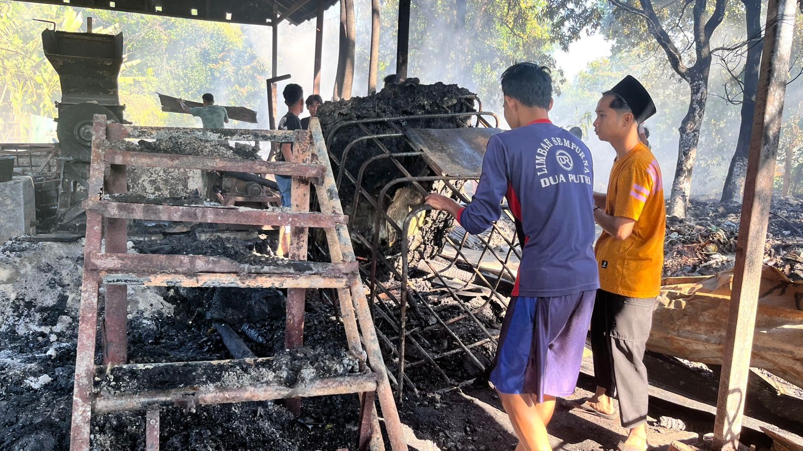 Kebakaran di Desa Gumulung, Tiga Lokasi Pengolahan Biji Plastik Ludes Terbakar