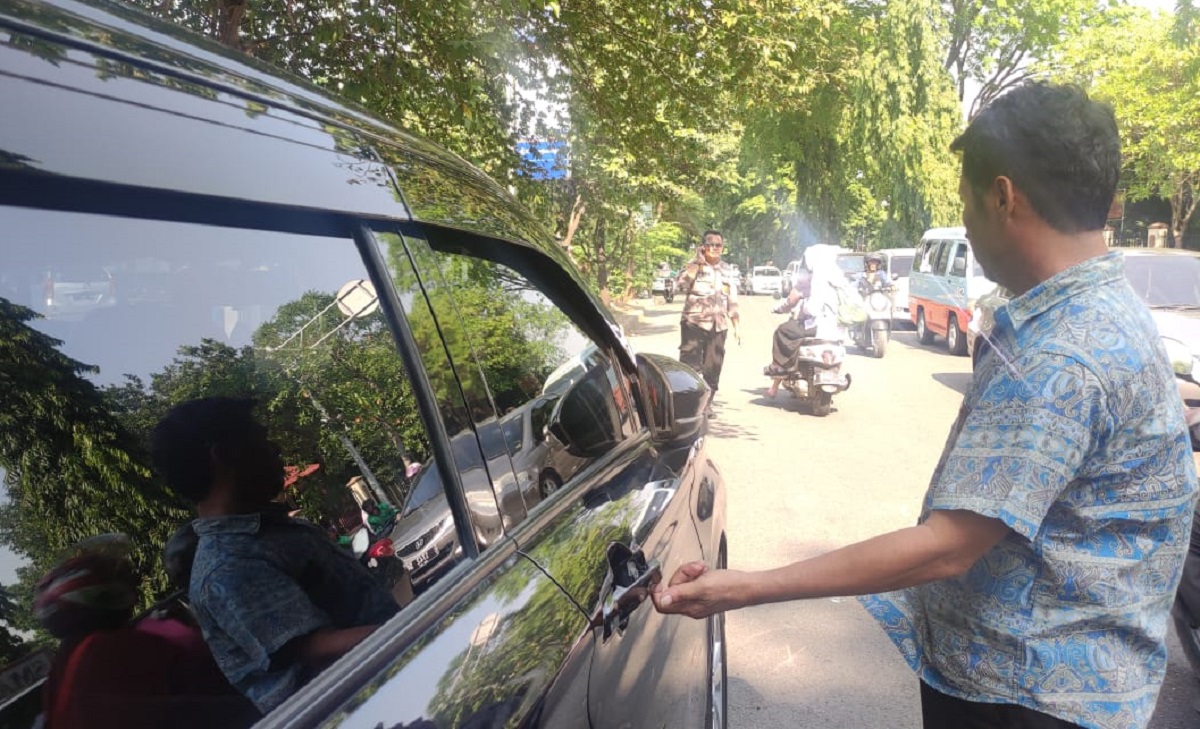 BREAKING NEWS: Tawuran di Jl Perjuangan Cirebon, 2 Mobil Rusak, Minta Pelaku Tanggung Jawab