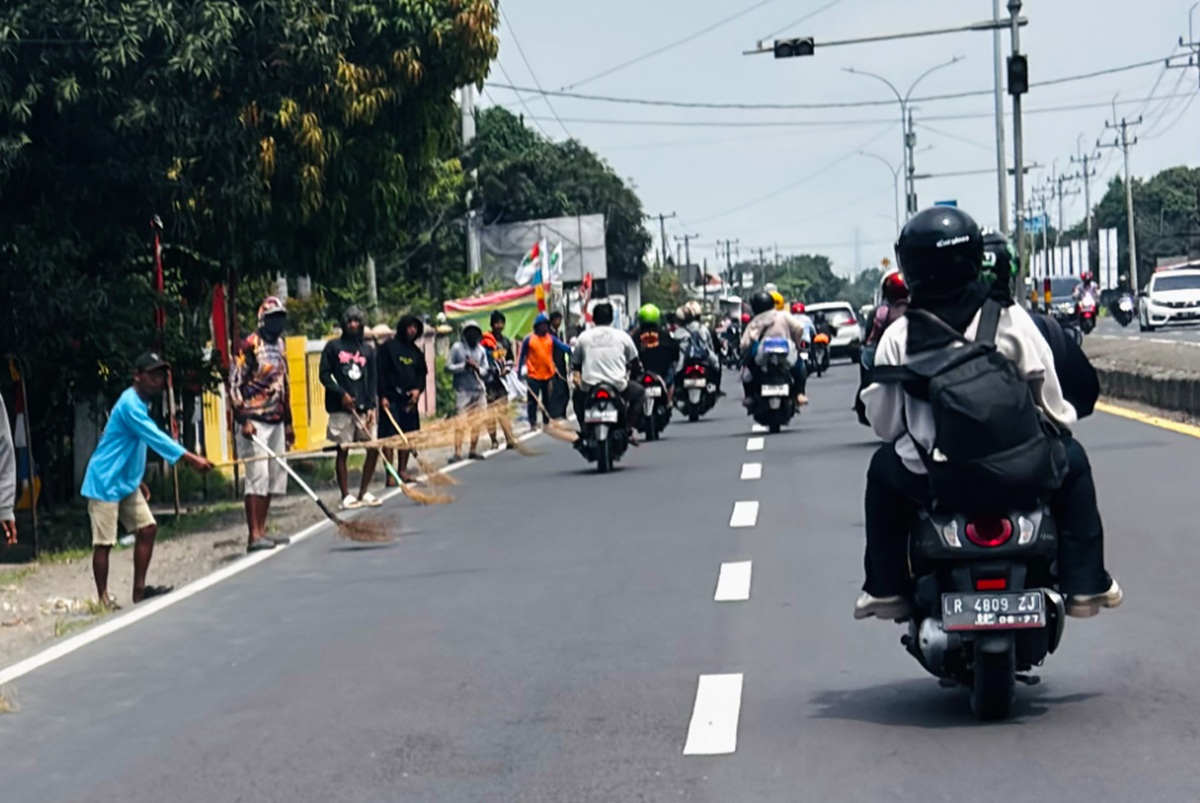 Abaikan Larangan KDM, Penyapu Koin Indramayu Nekat Beraksi saat Arus Balik Lebaran