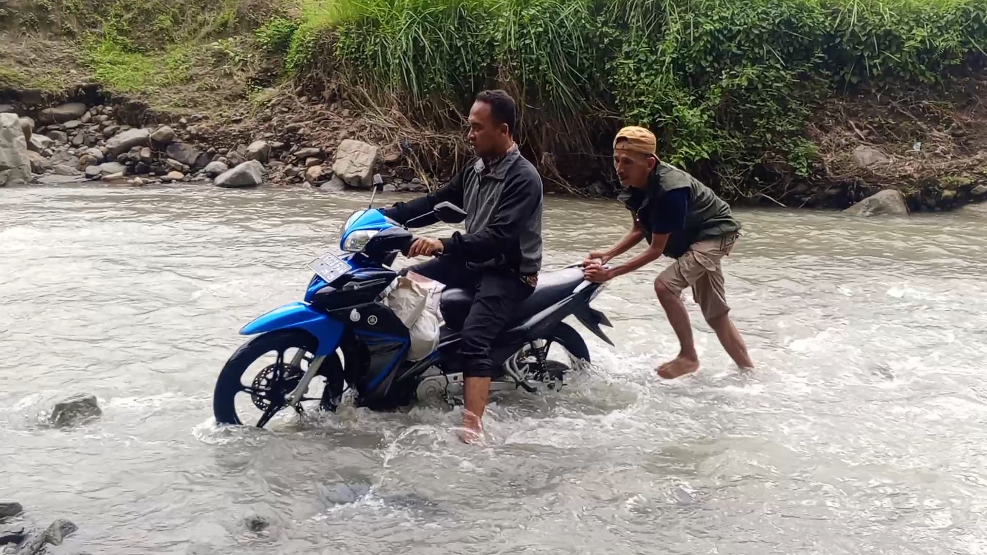 Alhamdulillah! Bupati Kuningan Datang, Jembatan Gantung di Atas Sungai Sirigading Segera Dibangun