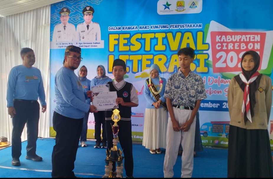 Mantap! SMPIT Akmala Sabila Sabet Juara 1 Lomba Resensi Buku Tingkat Kabupaten Cirebon 