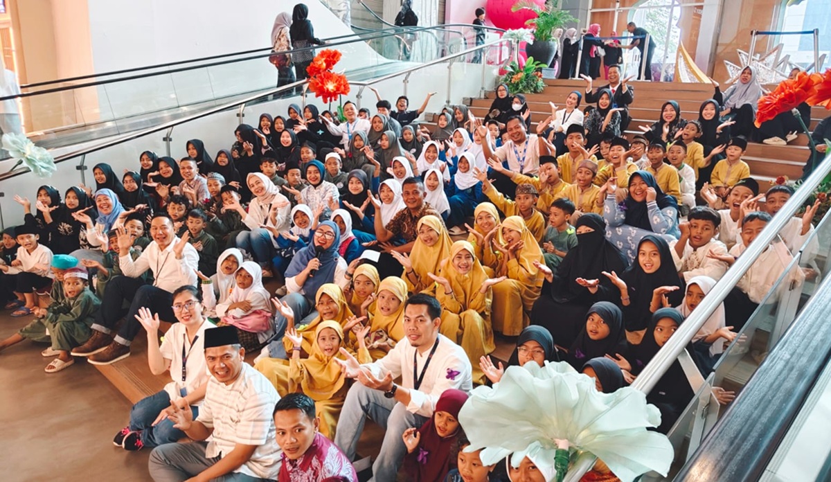 100 Anak Yatim Wisata Belanja dan Bermain di CSB Mall Cirebon