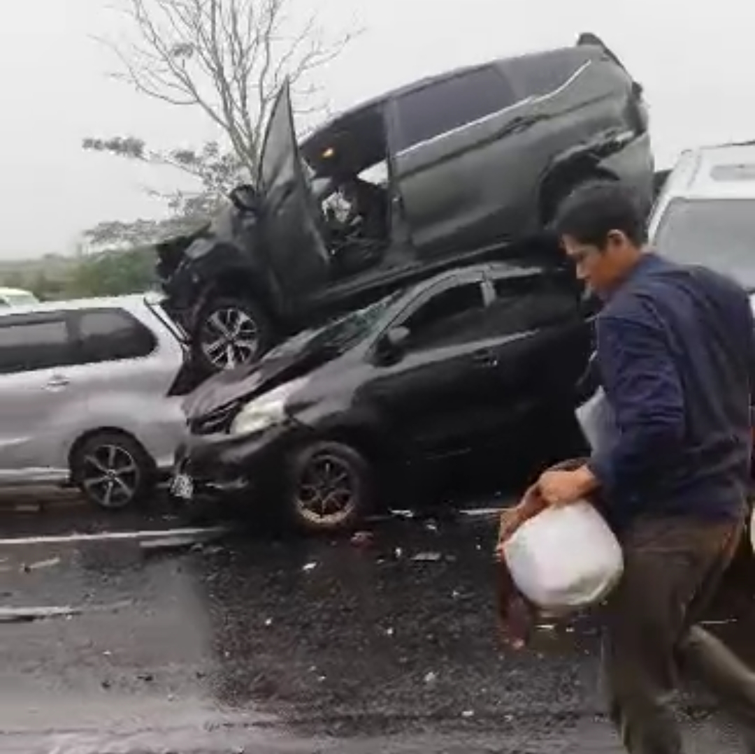 Kecelakaan Beruntun Tol Cipularang, Polda Jabar: Libatkan 17 Kendaraan, 1 Tewas dan 22 Luka-luka 