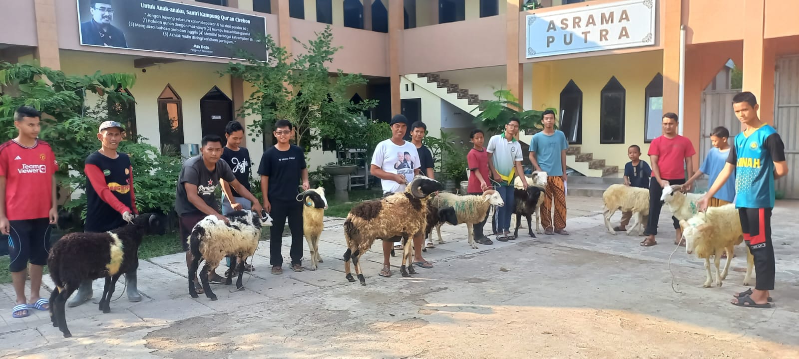 Kampung Quran Libatkan Santri dalam Penyembelihan Hewan Kurban