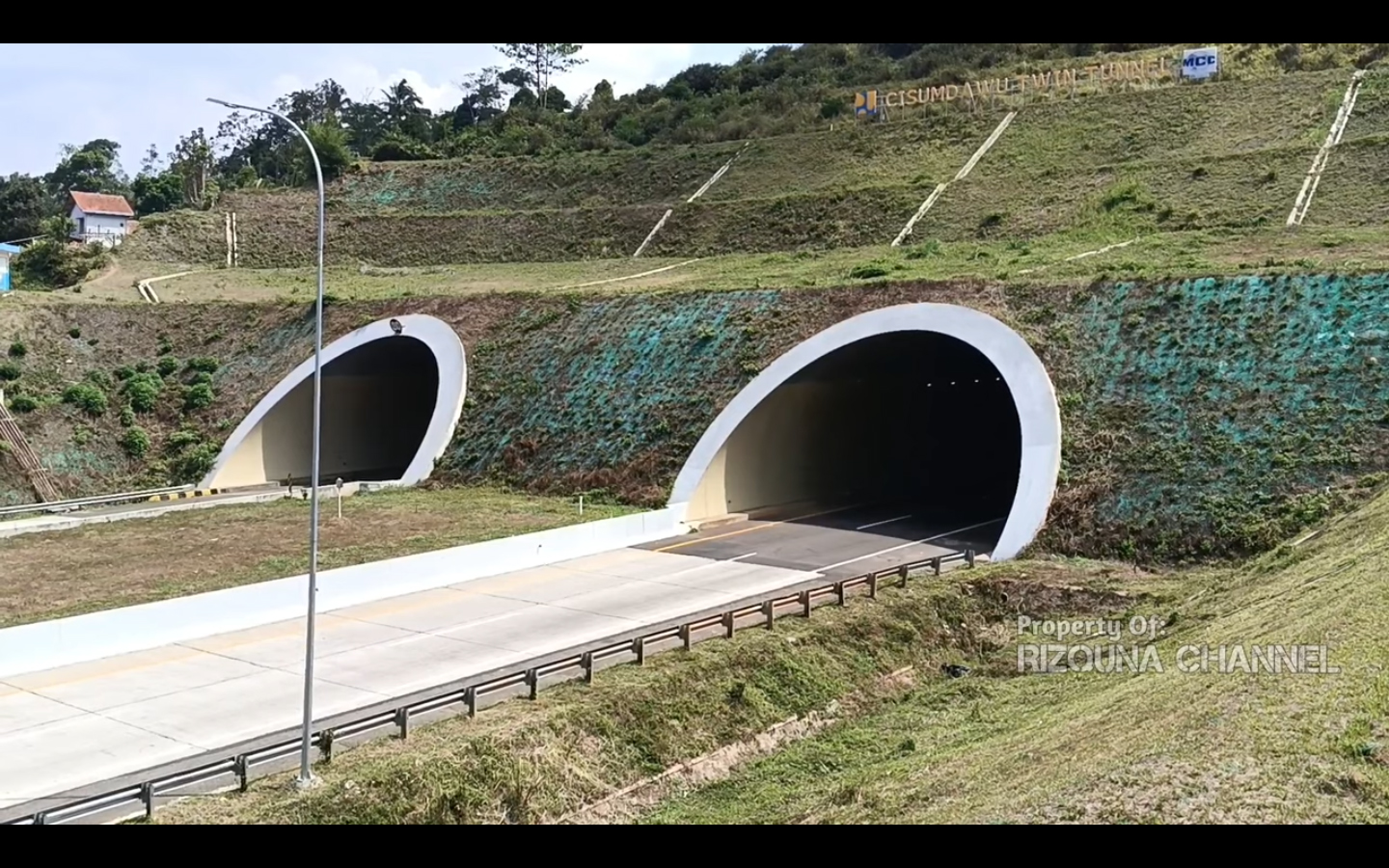 Keretakan Dinding Twin Tunnel Tol Cisumdawu Akibat Gempa, KemenPUPR: Tidak Benar
