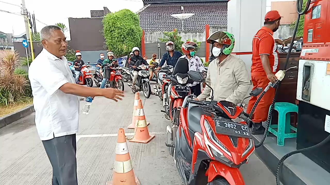 Pria Hendak Bakar SPBU Tangkil Cirebon, Lempar Korek ke Motor yang Sedang Isi Pertalite