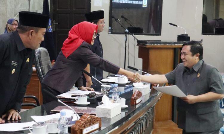 DPRD Kota Cirebon Gelar Rapat Paripurna  Soal Raperda APBD 2023, Begini Pandangan Umum Sejumlah Fraksi 