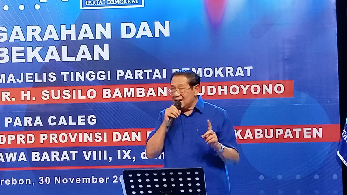 SBY ke Cirebon Bertemu Caleg dan Kader Demokrat Lalu Nyanyi Lagu 'Kamu Gak Sendirian' 