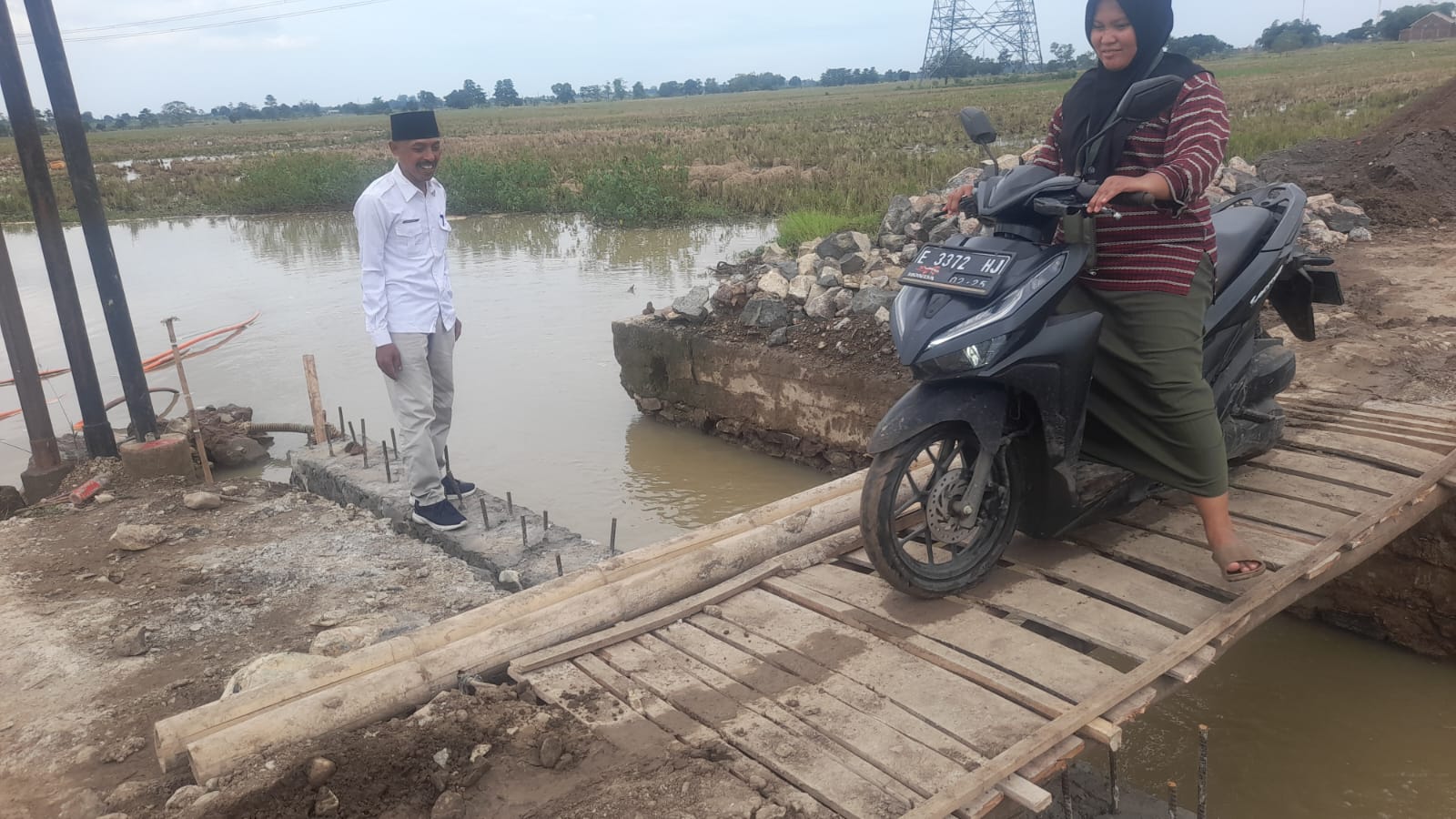 Warga Luwung Kencana Sumringah, Jalan Poros Kabupaten Cirebon Diperbaiki 