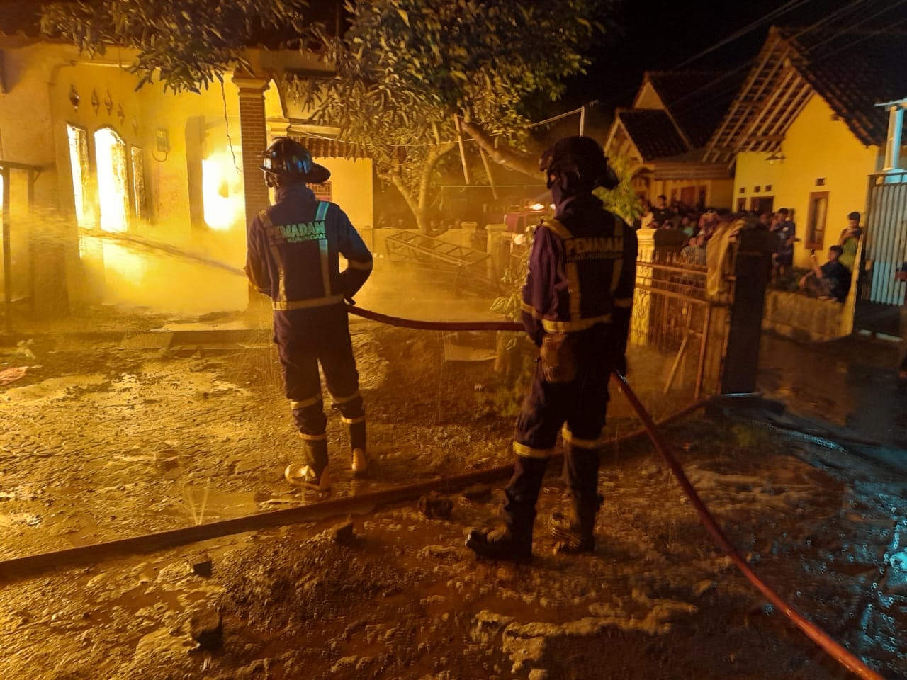 Gudang Plastik di Cipancur Kuningan Terbakar, Segini Total Kerugian yang Ditaksir