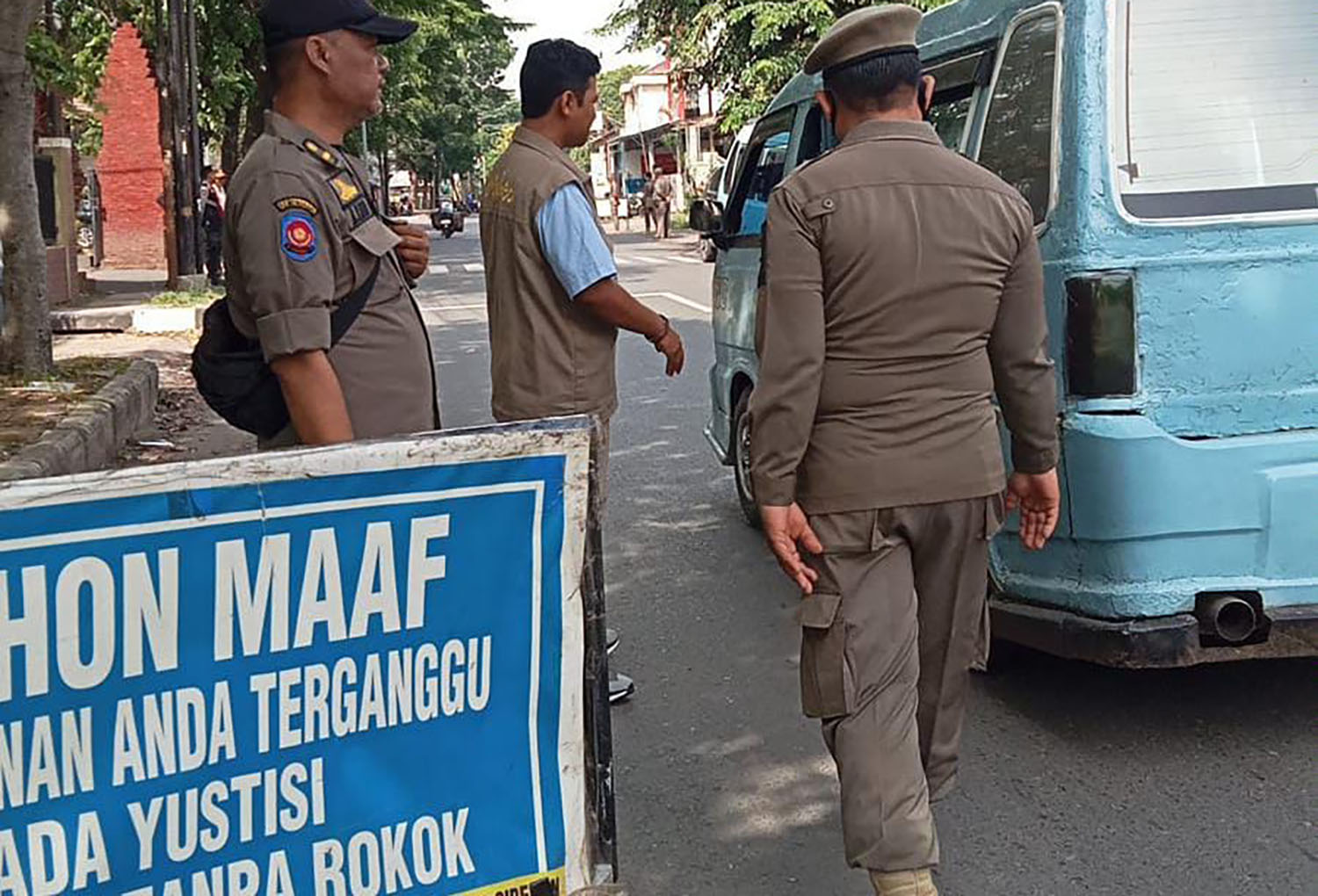 INGAT! Merokok di Dalam Angkot Bakal Kena Sanksi, Segini Dendanya