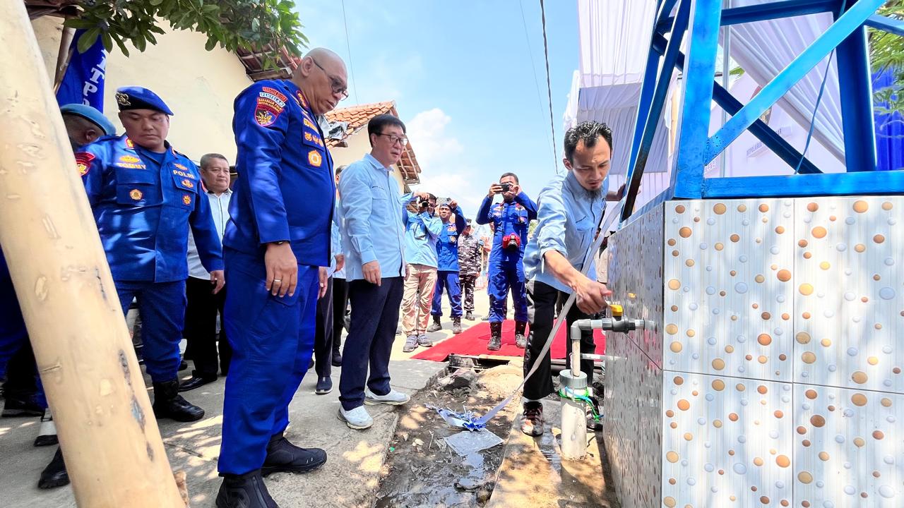 Dapat Bantuan Sumur Bor Air Bersih, Warga Pengarengan Cirebon Senang 