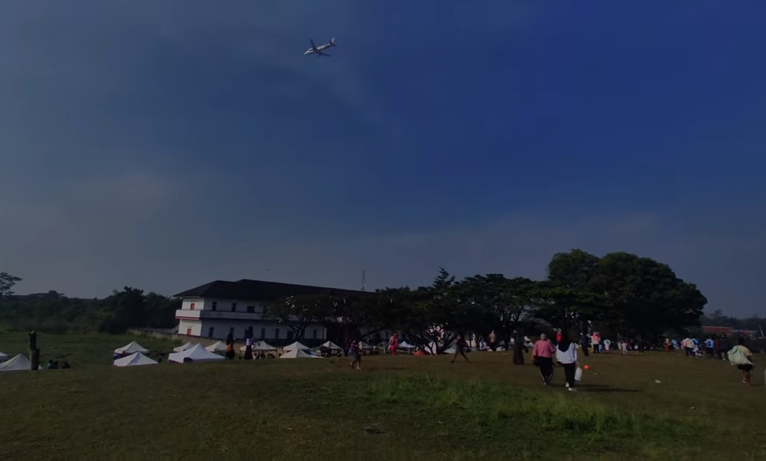 Asal Usul Gunung Bohong Cimahi, Penghalang Bandara Husein Sastranegara, Terkait Legenda Sangkuriang