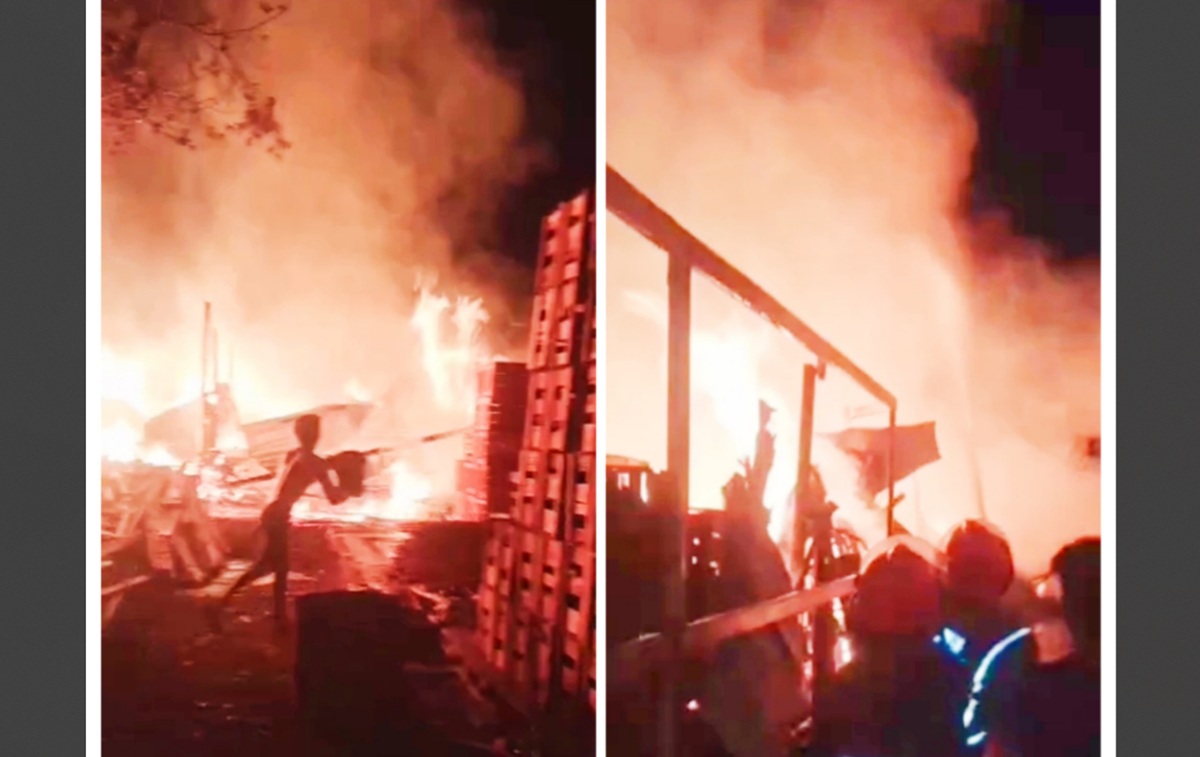 Kebakaran Gudang Peti Buah di Cirebon, 4 Jam Baru Berhasil Padamkan Api