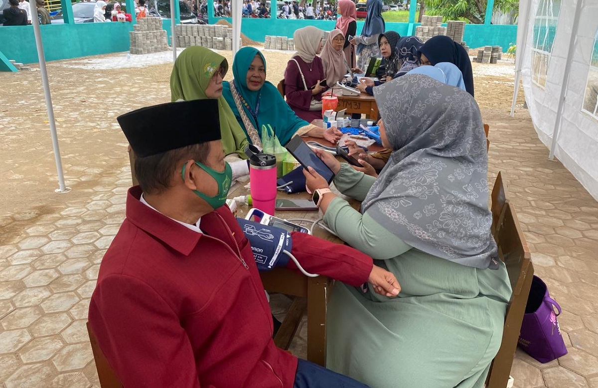 Baznas Buka Posko Cek Kesehatan Gratis di Kota Cirebon saat Hari Santri Nasional