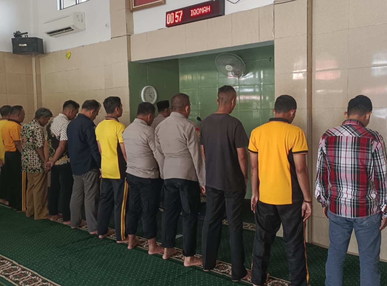 Polresta Cirebon Gelar Sholat Gaib untuk Mendoakan Almarhum Affan Kurniawan