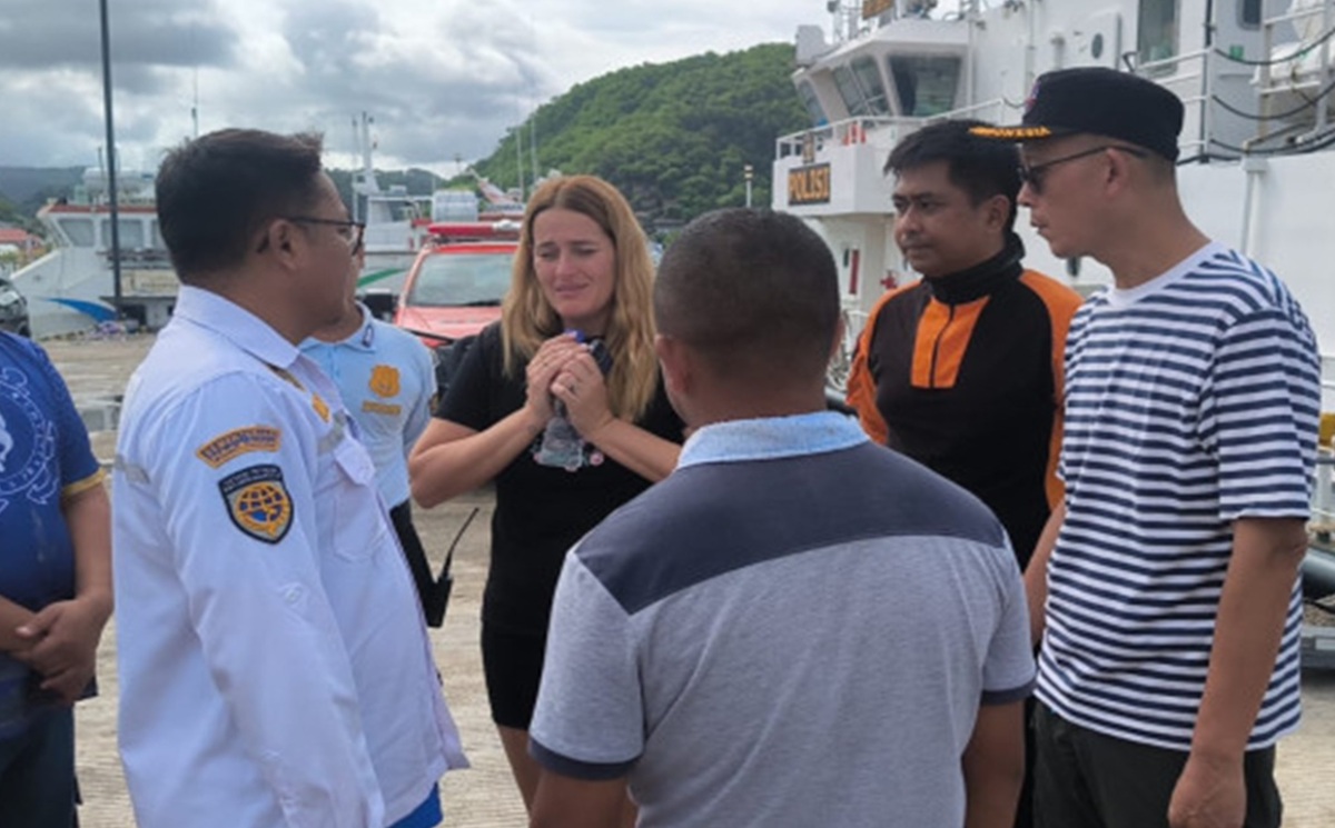 Tragedi KM Putri Sakinah: Tangis Istri Pelatih Valencia Pecah, Keluarga Belum Ditemukan