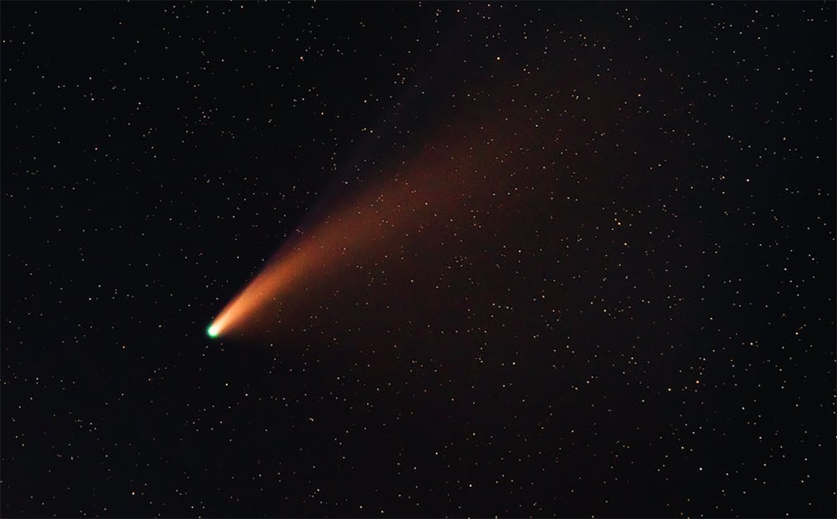 Hujan Meteor Taurid November 2025 Momen Langit yang Tak Boleh Dilewatkan