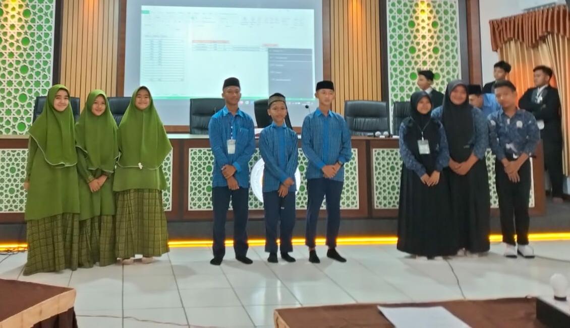 SMPP Al Hikmah Cirebon Juara I LCC MIPA Se-Pulau Jawa 