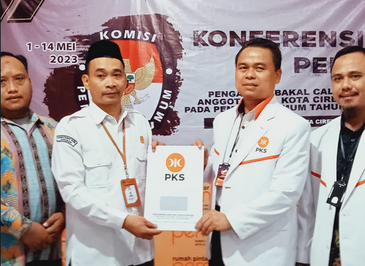 Konvoi Mobil dan Motor, DPD PKS Kota Cirebon Serahkan Berkas ke KPU, Begini Kata H Karso 