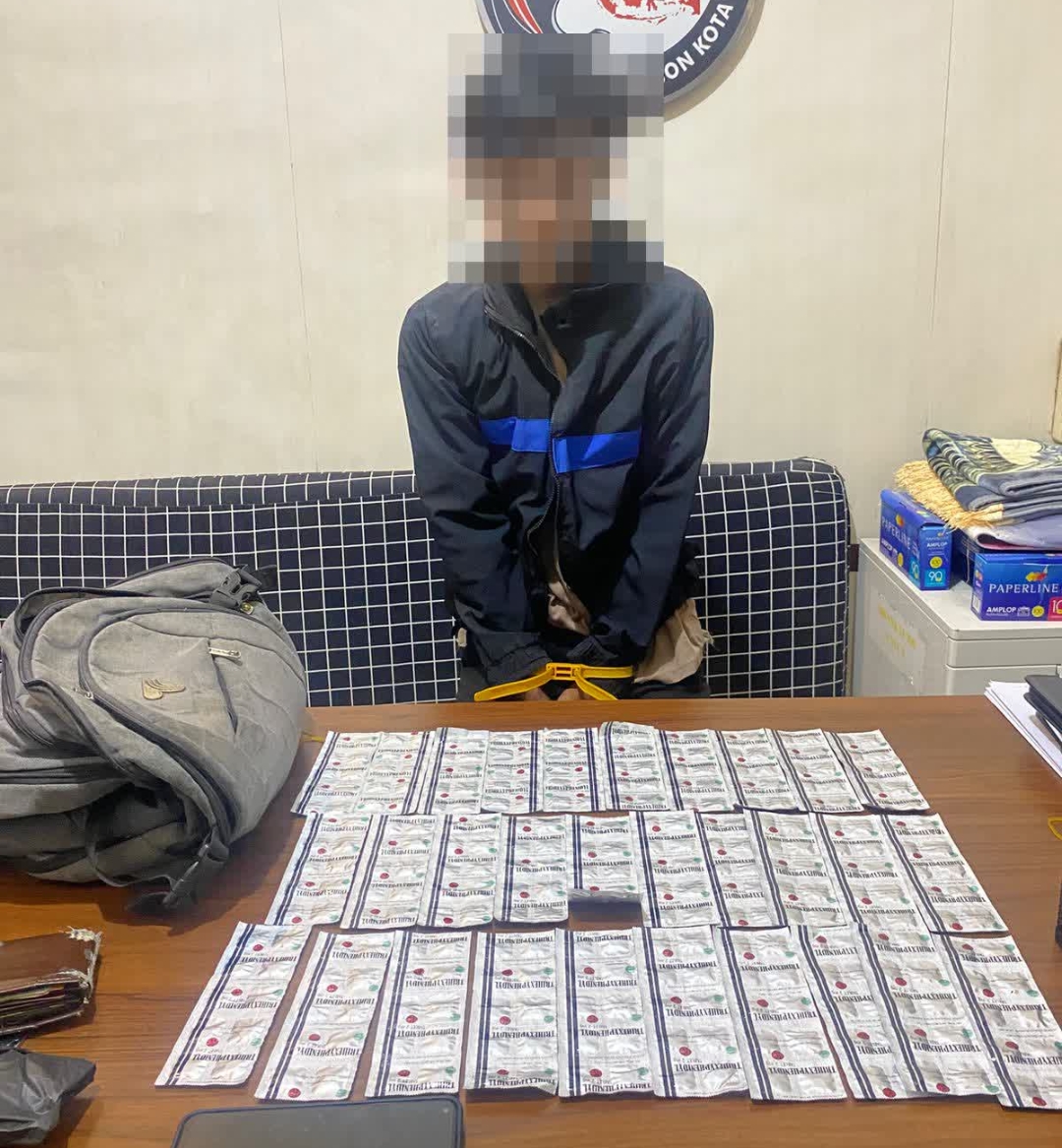 Edarkan Obat Terlarang, Seorang Mahasiswa Ditangkap Satresnarkoba Polres Cirebon Kota 