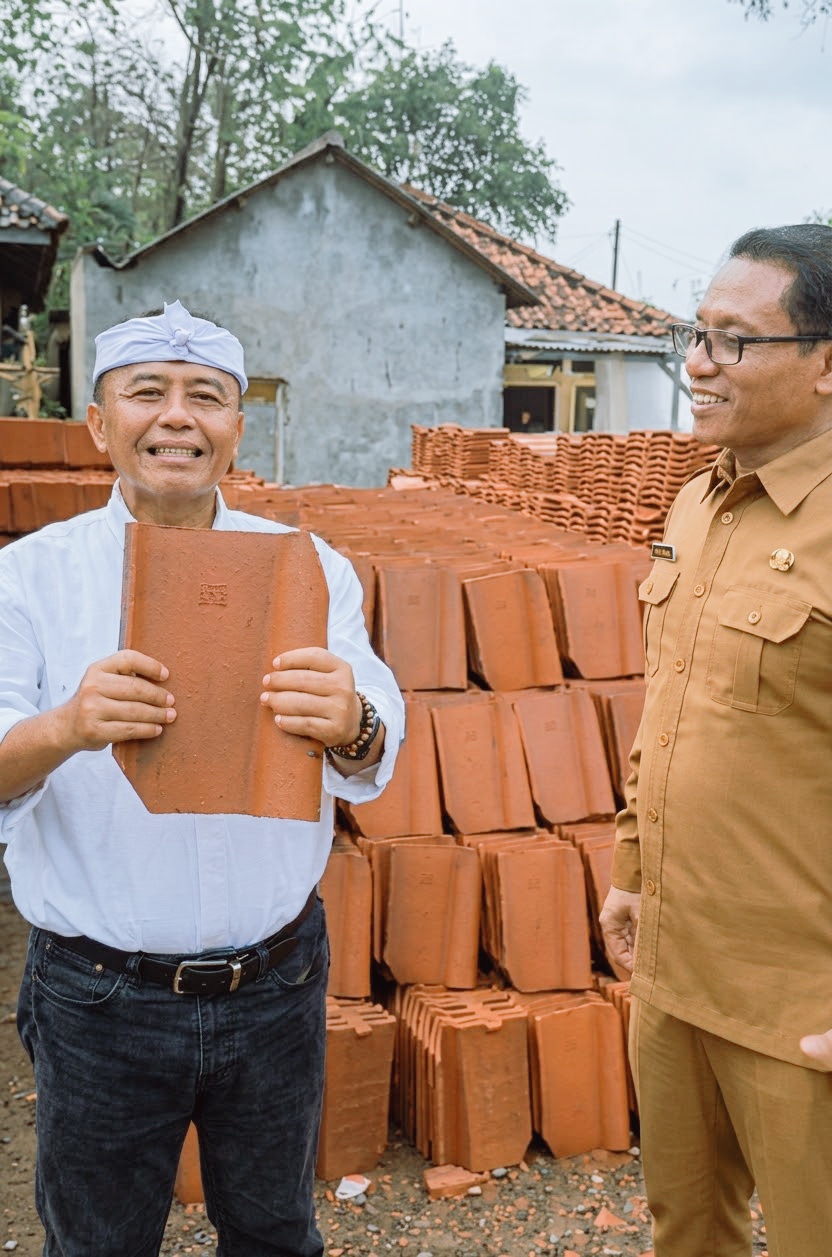 Kunjungi Pengrajin Jatiwangi, Sekda Jabar Pastikan Kesiapan Program Gentengisasi