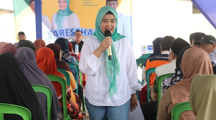 Farida Janjikan Beasiswa Berprestasi 