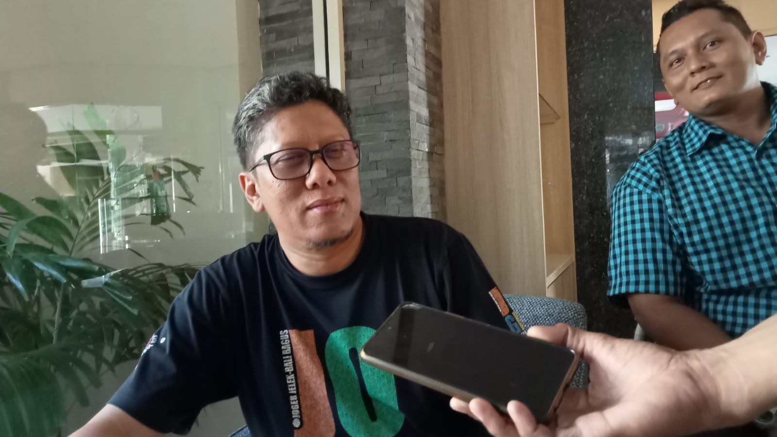 Pantai Kesenden Penuh Sampah, DLH Kota Cirebon: Kembali Lagi ke Warganya