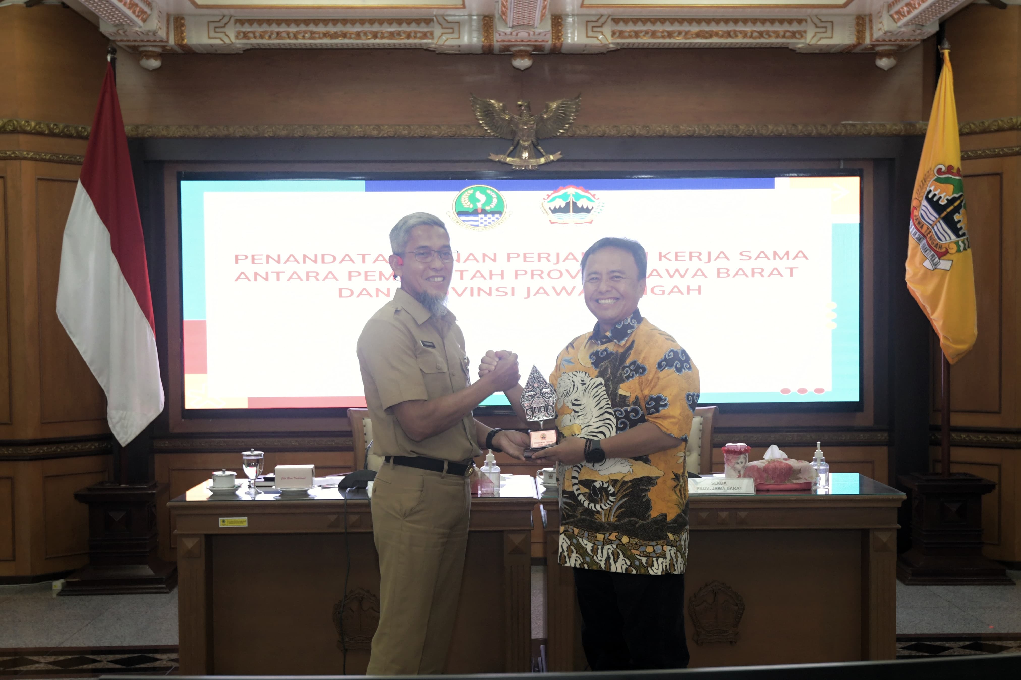 Tingkatkan Kegiatan Ekonomi, Sosial dan Budaya, Jabar - Jateng Jalin Kerja Sama 