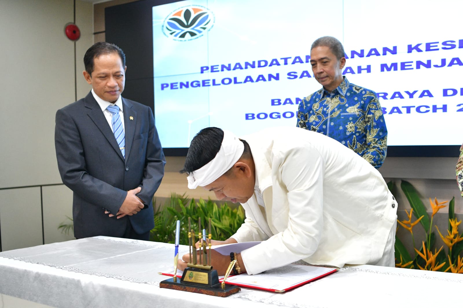 Dedi Mulyadi Teken Proyek PSEL, Sampah di Jabar Disulap Jadi Listrik