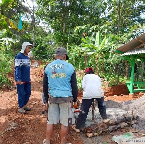 PLN UIP Jawa Bagian Tengah Salurkan Bantuan Penanaman Pohon untuk Rehabilitasi Lahan Kritis di Sumedang