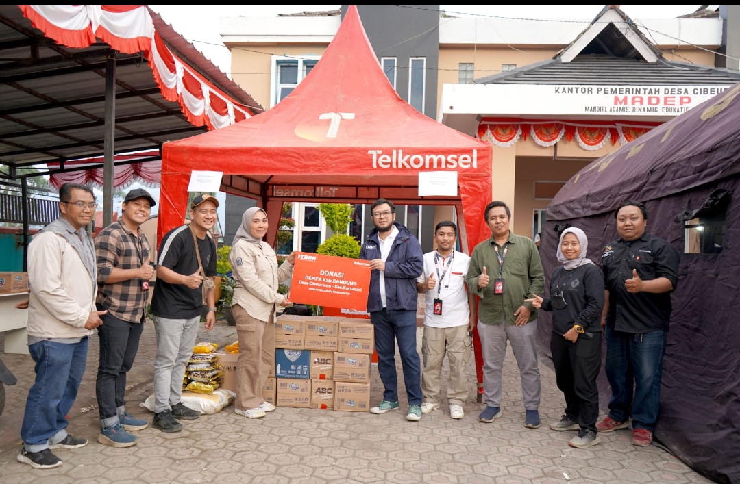 Telkomsel Bantu Warga Terdampak Gempa Bumi di Kabupaten Bandung dan Garut