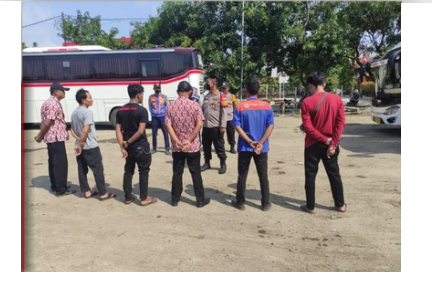 Sopir Bus Ugal ugalan di Pabuaran dan Ciledug Cirebon, Kapolsek Turun Tangan