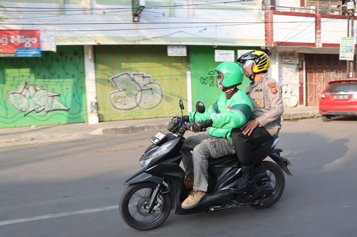 Pak Kapolres Cirebon Kota yang Satu Ini Emang Beda, Patroli Jalan Raya Naik Ojol
