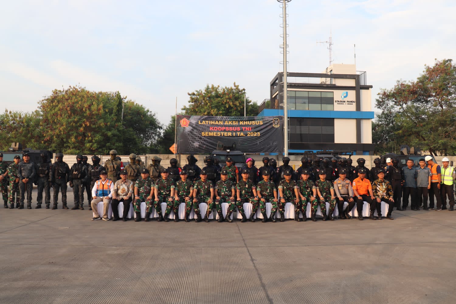 Melihat Latihan Koopssus TNI di Pelabuhan Cirebon, Bupati Imron: Jaga Kesatuan NKRI