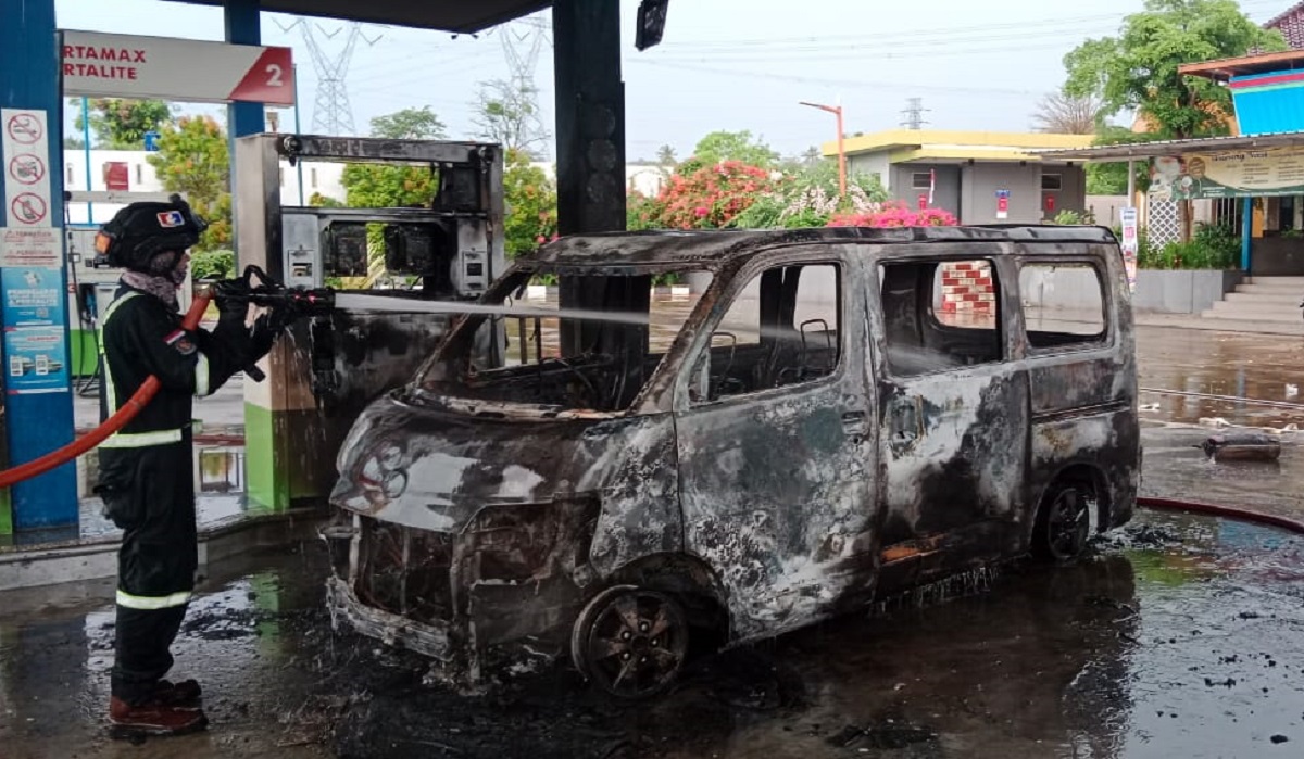 BREAKING NEWS: Kebakaran di SPBU Mandirancan, Damkar Kuningan Kerahkan 2 Armada