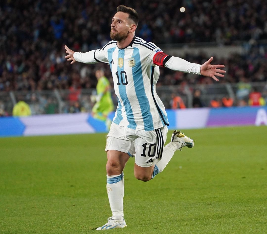 Lionel Messi Raih Ballon d'Or Ke-8, Kalahkan Pemain Jauh Lebih Muda
