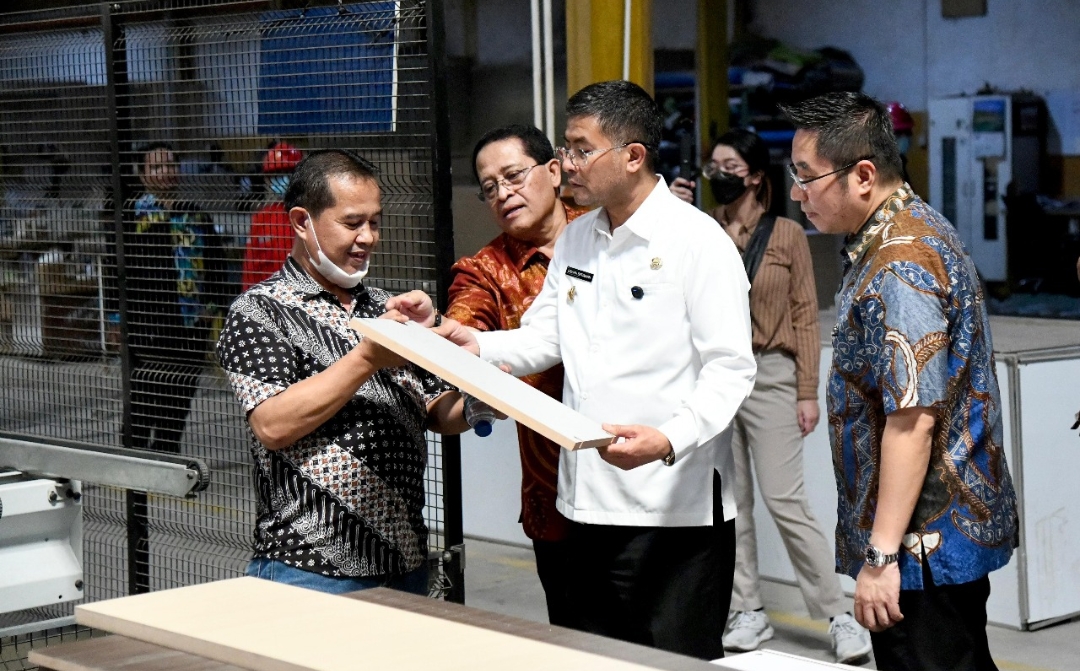 Pabrik Ini Berdayakan Warga Lokal, Wagub Jabar Sampaikan Hal Ini